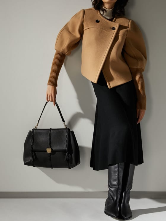Woman holding a shopper bag
